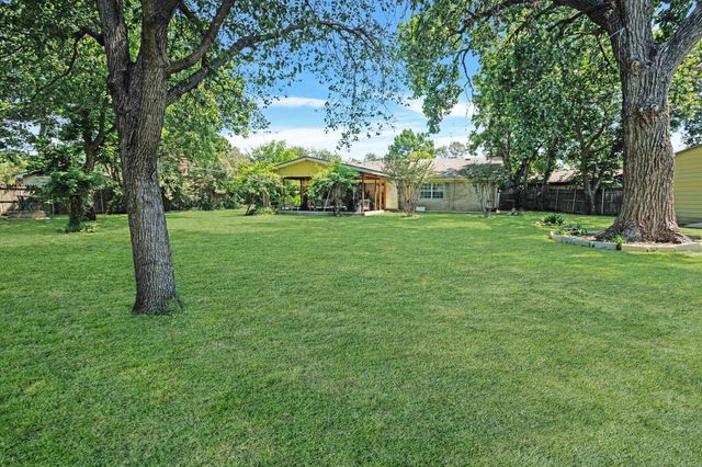 509 E Phillips Court, Grand Prairie, TX 75051