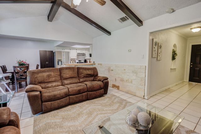 509 E Phillips Court, Grand Prairie, TX 75051