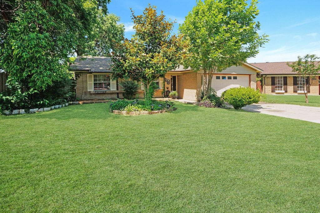 509 E Phillips Court, Grand Prairie, TX 75051