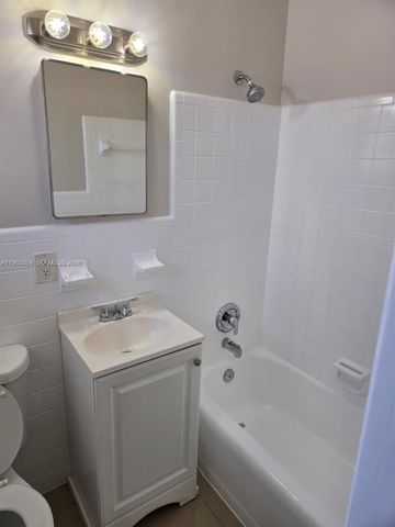 724 NE 6th St 7, Hallandale Beach, FL 33009