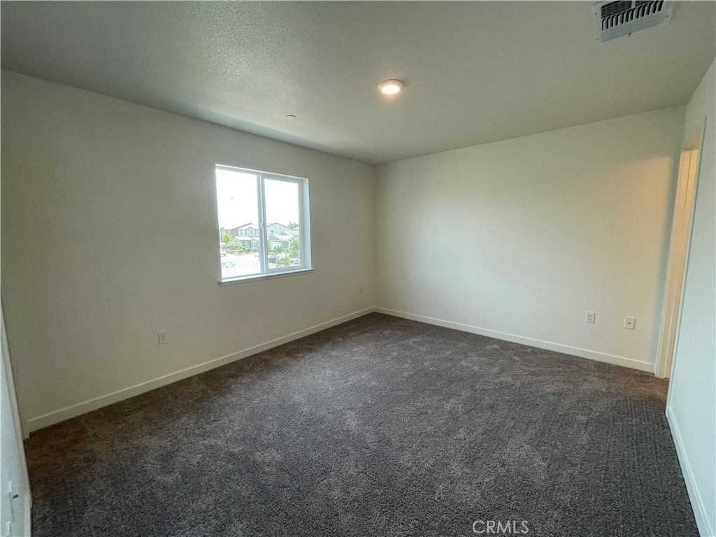 Image 2 of property listing at 708 Stone Ridge East Avenue, Merced, CA 95341