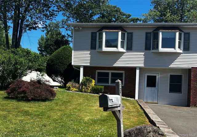 21 Vailshire Circle, Nanuet, NY 10954