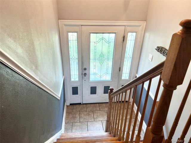 21 Vailshire Circle, Nanuet, NY 10954