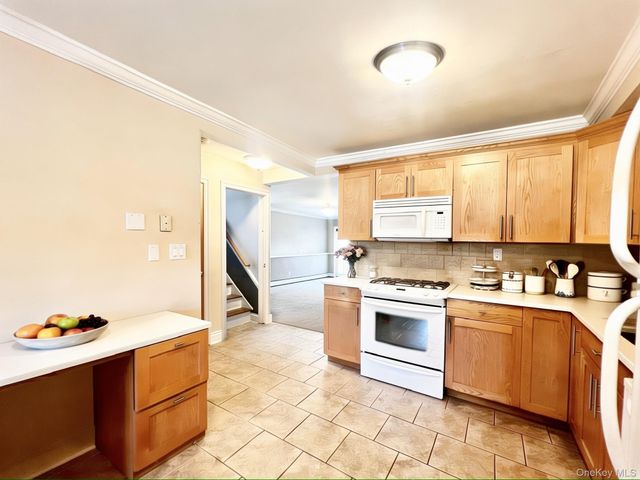 21 Vailshire Circle, Nanuet, NY 10954
