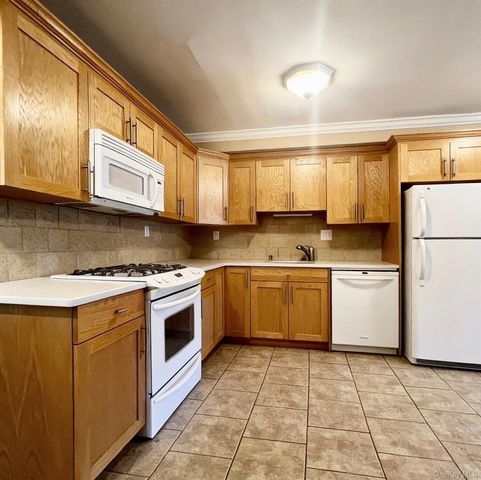 21 Vailshire Circle, Nanuet, NY 10954