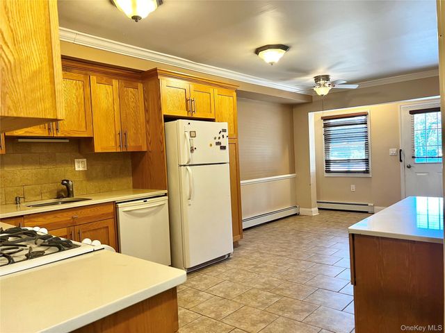 21 Vailshire Circle, Nanuet, NY 10954