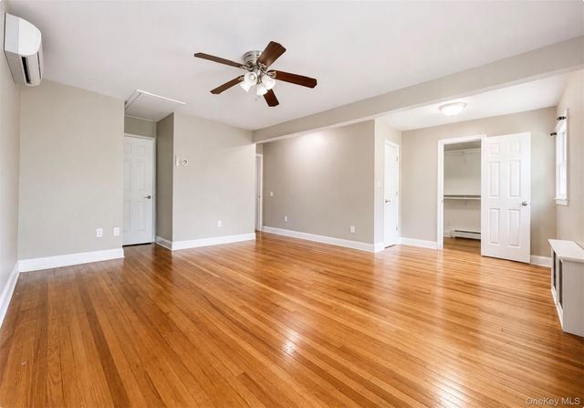 21 Vailshire Circle, Nanuet, NY 10954