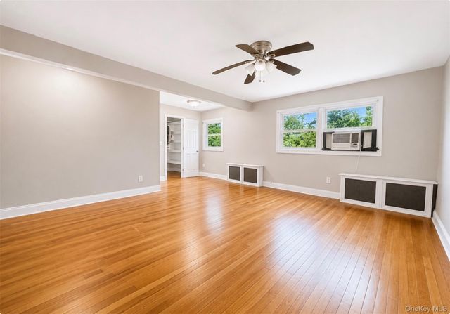 21 Vailshire Circle, Nanuet, NY 10954