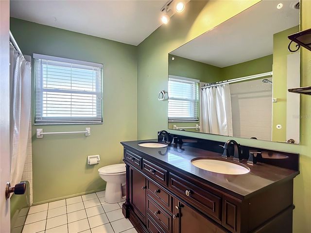 595 W SEMINOLE DRIVE, Venice, FL 34293