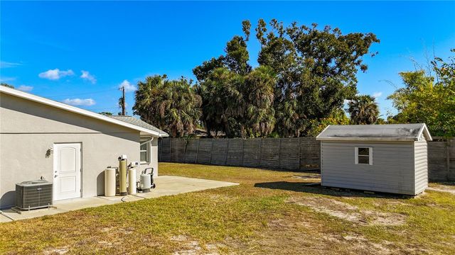 595 W SEMINOLE DRIVE, Venice, FL 34293