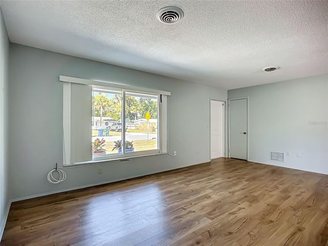 595 W SEMINOLE DRIVE, Venice, FL 34293