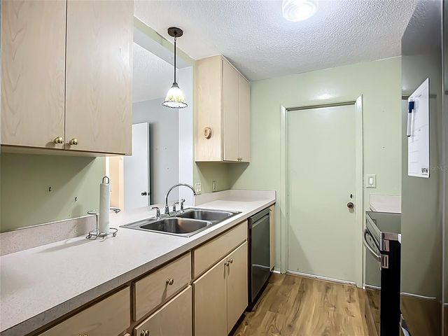 595 W SEMINOLE DRIVE, Venice, FL 34293