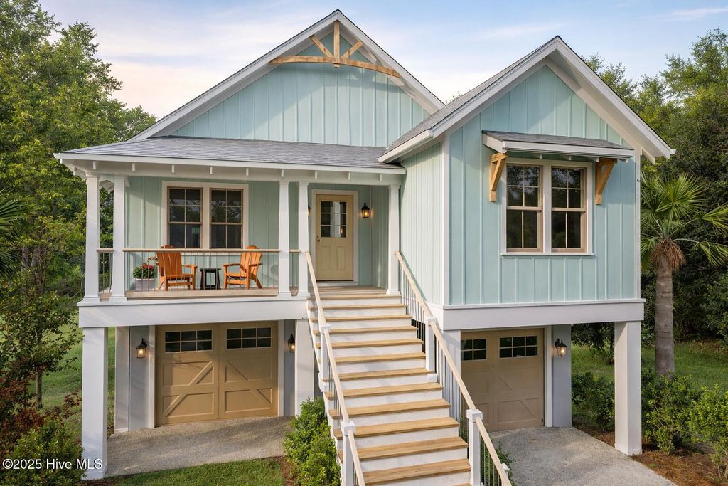 138 NE 6th Street, Oak Island, NC 28465