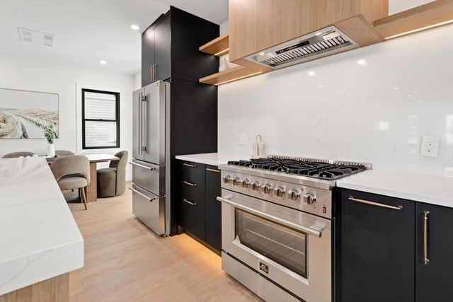 10 Bartlett St 1, Somerville, MA 02145
