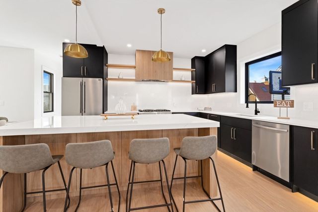10 Bartlett St 1, Somerville, MA 02145