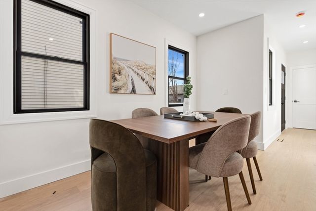 10 Bartlett St 1, Somerville, MA 02145
