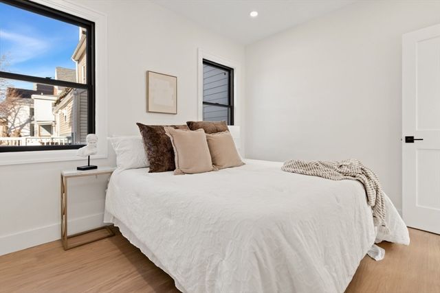 10 Bartlett St 1, Somerville, MA 02145