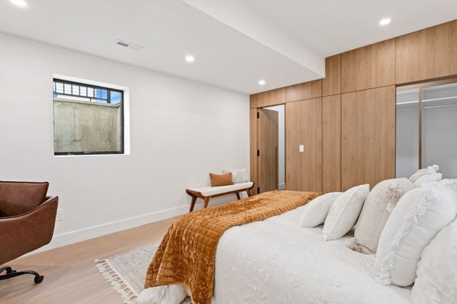 10 Bartlett St 1, Somerville, MA 02145