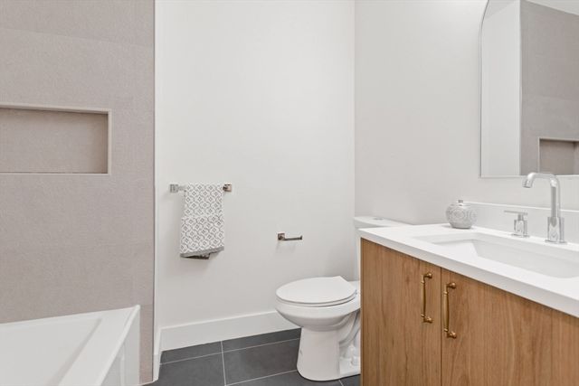 10 Bartlett St 1, Somerville, MA 02145