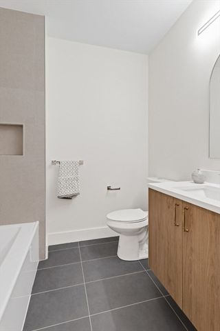 10 Bartlett St 1, Somerville, MA 02145