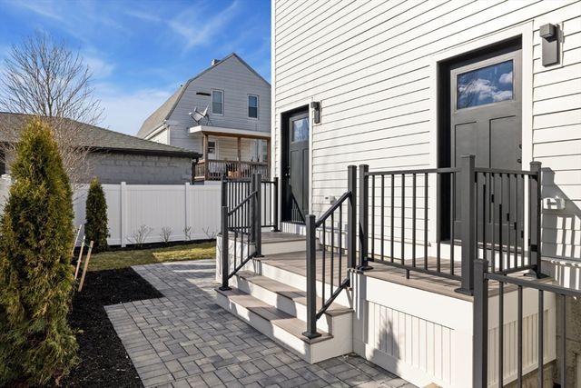 10 Bartlett St 1, Somerville, MA 02145