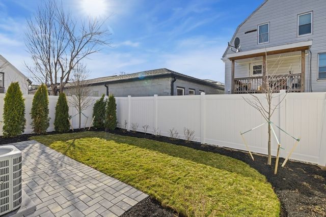 10 Bartlett St 1, Somerville, MA 02145