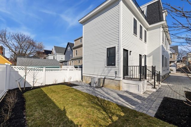 10 Bartlett St 1, Somerville, MA 02145