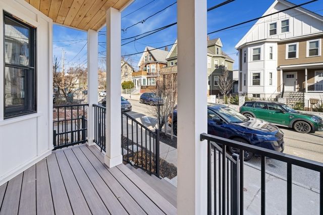 10 Bartlett St 1, Somerville, MA 02145