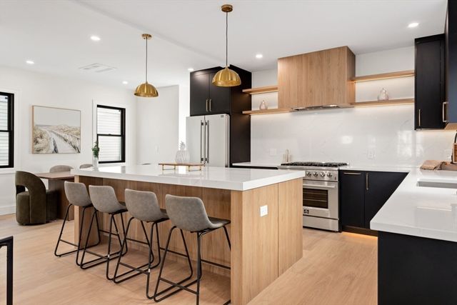 10 Bartlett St 1, Somerville, MA 02145