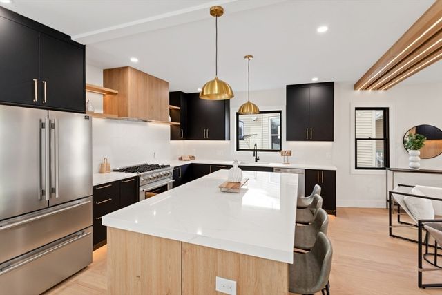 10 Bartlett St 1, Somerville, MA 02145
