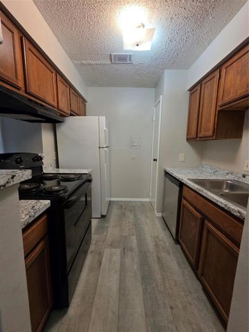 2501 Gulf Freeway 255D, Dickinson, TX 77539