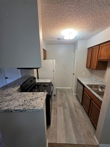 2501 Gulf Freeway 255D, Dickinson, TX 77539