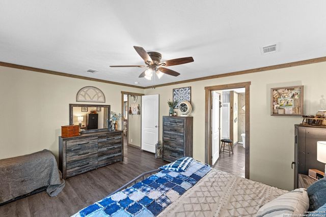 230 County Road 426, Stockdale, TX 78160