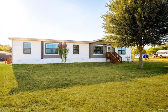 230 County Road 426, Stockdale, TX 78160