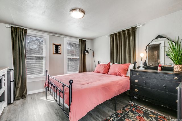 1830 W Magnolia, San Antonio, TX 78201