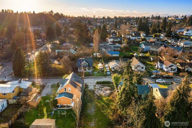 8444 46th Avenue S, Seattle, WA 98118