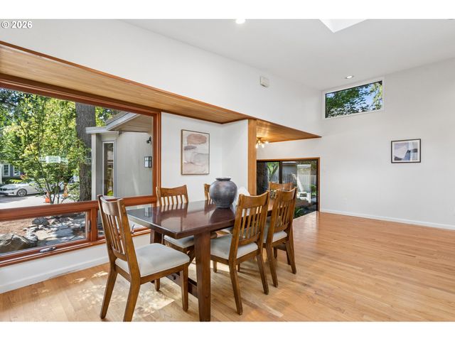 17167 CEDAR Rd, Lake Oswego, OR 97034
