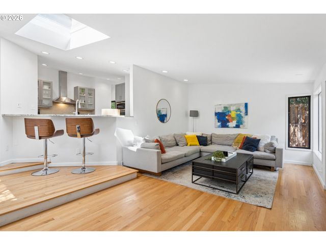 17167 CEDAR Rd, Lake Oswego, OR 97034