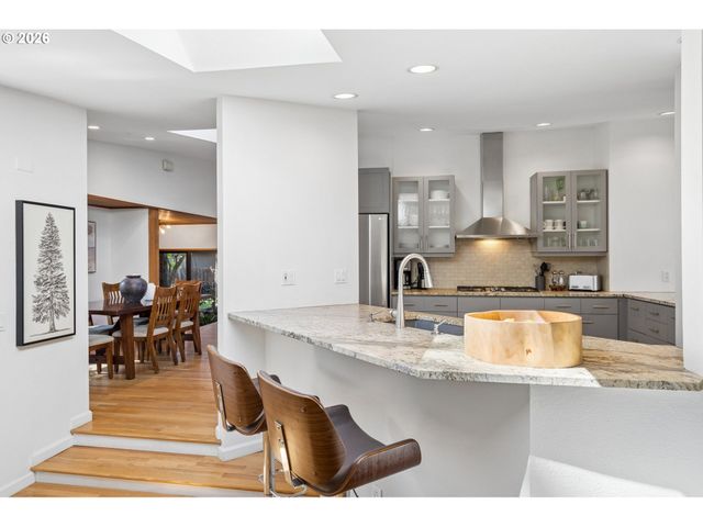 17167 CEDAR Rd, Lake Oswego, OR 97034