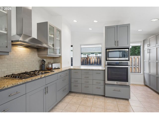 17167 CEDAR Rd, Lake Oswego, OR 97034
