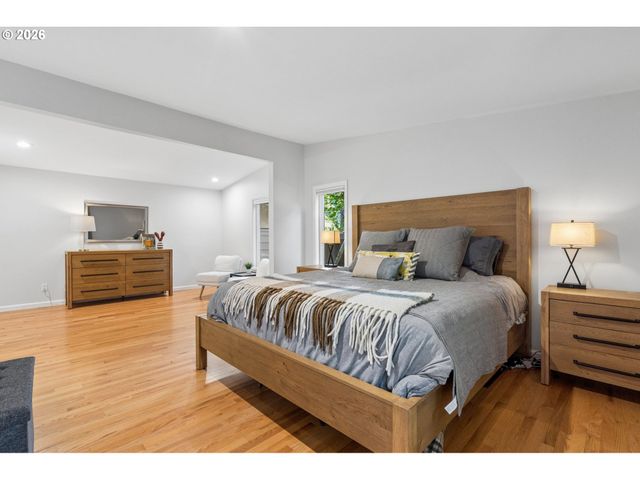 17167 CEDAR Rd, Lake Oswego, OR 97034