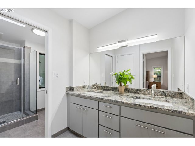 17167 CEDAR Rd, Lake Oswego, OR 97034
