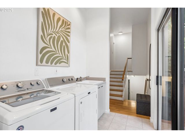 17167 CEDAR Rd, Lake Oswego, OR 97034