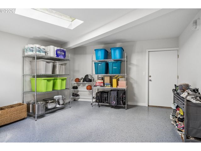 17167 CEDAR Rd, Lake Oswego, OR 97034