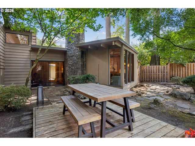 17167 CEDAR Rd, Lake Oswego, OR 97034
