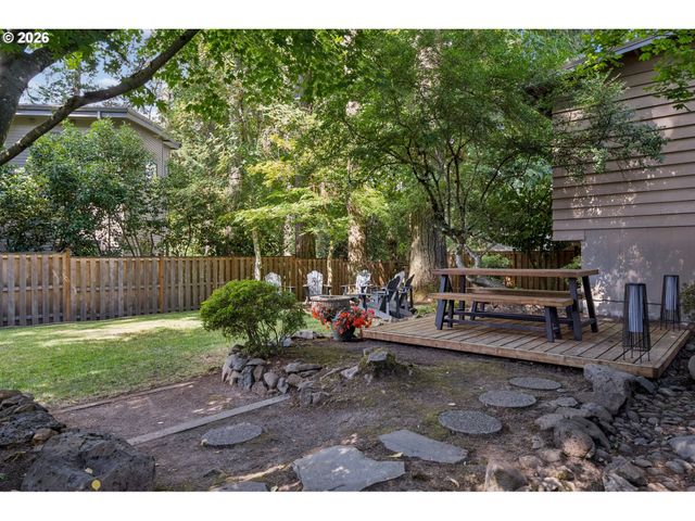 17167 CEDAR Rd, Lake Oswego, OR 97034