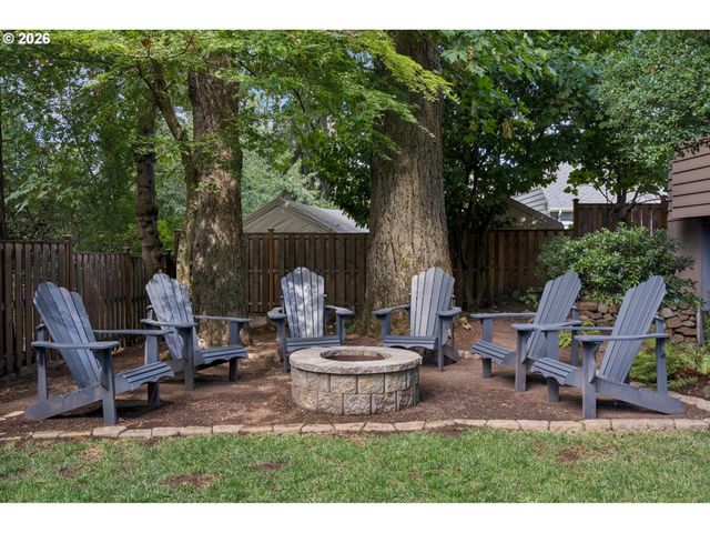 17167 CEDAR Rd, Lake Oswego, OR 97034