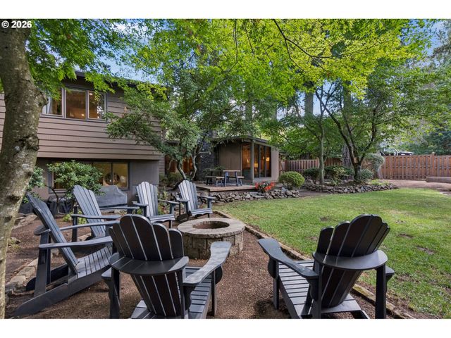 17167 CEDAR Rd, Lake Oswego, OR 97034