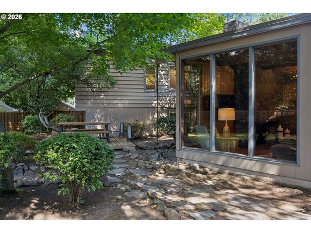 17167 CEDAR Rd, Lake Oswego, OR 97034
