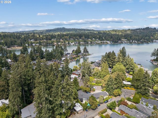 17167 CEDAR Rd, Lake Oswego, OR 97034